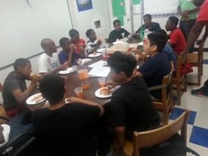 Kids eating pizza
